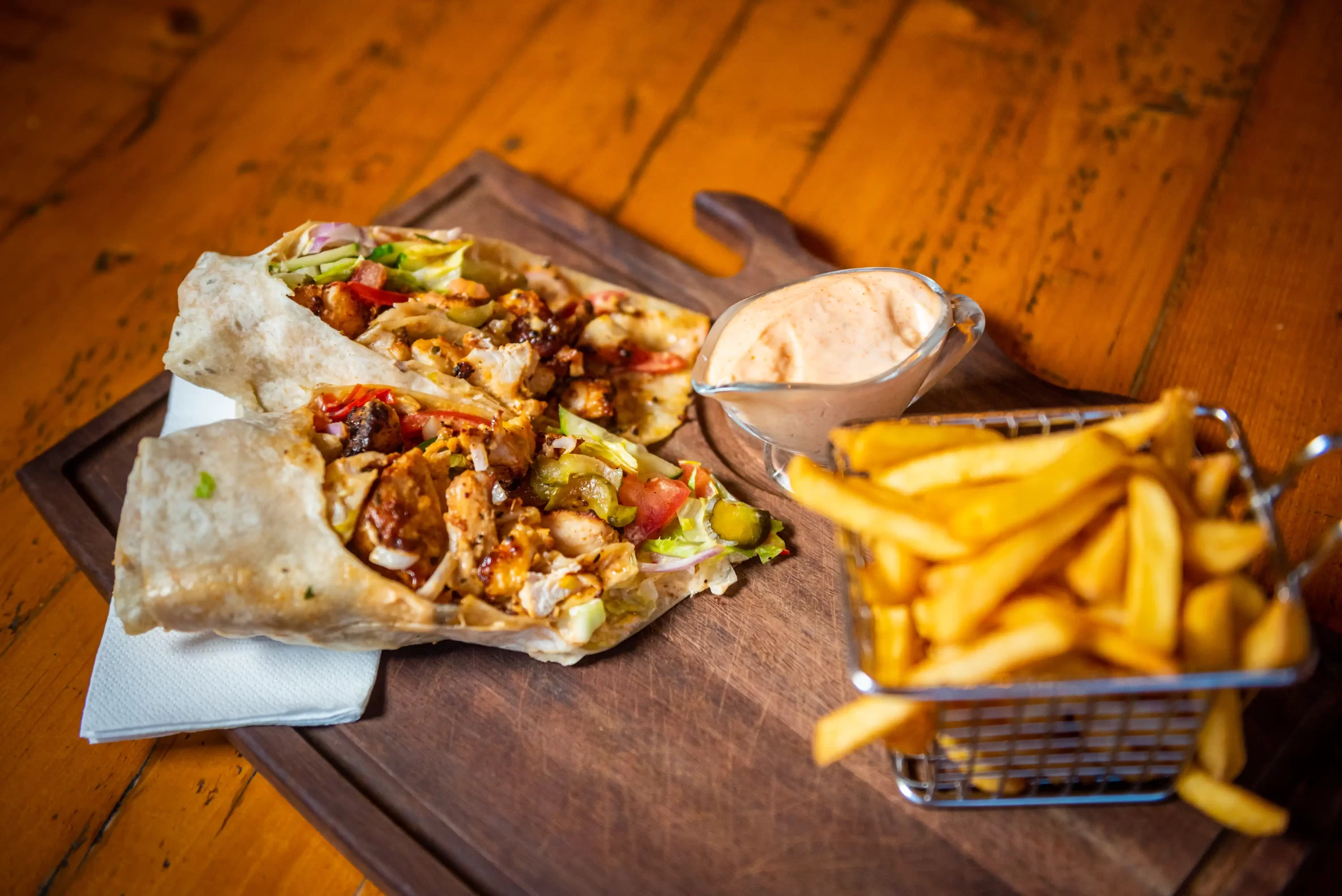 Chicken Wrap Roni Q livezeni tg.mureș târgu mureș restaurant mureș delivery livrare terasă terasz Pizza mureș Pizza mures Restaurant Mureș Restaurant mures Pizza Livezeni Restaurant Livezeni ibănești ibanesti maiad nyomat nyomát Corunca Koronka Marosvásárhely Poienița poienita Agard Agárd Vendéglő Pizzázó házhozszállítás Sânișor Sanisor crispy burger mâncare tradițională ciorbă ciorbe meniul zilei platou platouri salată salate supă supe