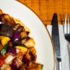 Legume la grătar sau la tigaie Roni Q livezeni tg.mureș târgu mureș restaurant mureș delivery livrare terasă terasz Pizza mureș Pizza mures Restaurant Mureș Restaurant mures Pizza Livezeni Restaurant Livezeni ibănești ibanesti maiad nyomat nyomát Corunca Koronka Marosvásárhely Poienița poienita Agard Agárd Vendéglő Pizzázó házhozszállítás Sânișor Sanisor crispy burger mâncare tradițională ciorbă ciorbe meniul zilei platou platouri salată salate supă supe