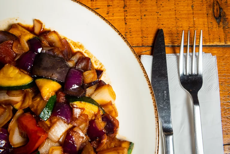 Legume la grătar sau la tigaie Roni Q livezeni tg.mureș târgu mureș restaurant mureș delivery livrare terasă terasz Pizza mureș Pizza mures Restaurant Mureș Restaurant mures Pizza Livezeni Restaurant Livezeni ibănești ibanesti maiad nyomat nyomát Corunca Koronka Marosvásárhely Poienița poienita Agard Agárd Vendéglő Pizzázó házhozszállítás Sânișor Sanisor crispy burger mâncare tradițională ciorbă ciorbe meniul zilei platou platouri salată salate supă supe