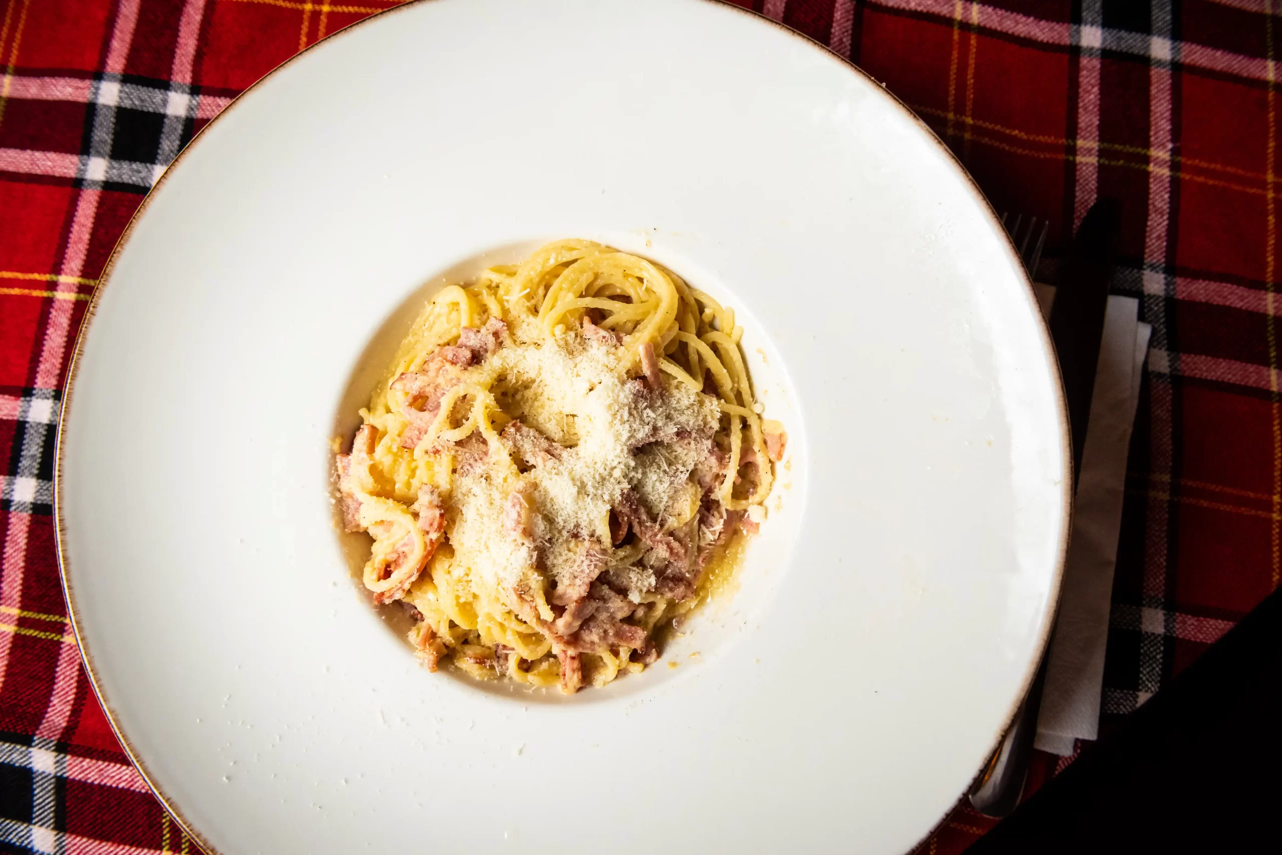 Spaghette Carbonara cu Carne de Vită Roni Q livezeni tg.mureș târgu mureș restaurant mureș delivery livrare terasă terasz Pizza mureș Pizza mures Restaurant Mureș Restaurant mures Pizza Livezeni Restaurant Livezeni ibănești ibanesti maiad nyomat nyomát Corunca Koronka Marosvásárhely Poienița poienita Agard Agárd Vendéglő Pizzázó házhozszállítás Sânișor Sanisor crispy burger mâncare tradițională ciorbă ciorbe meniul zilei platou platouri salată salate supă supe