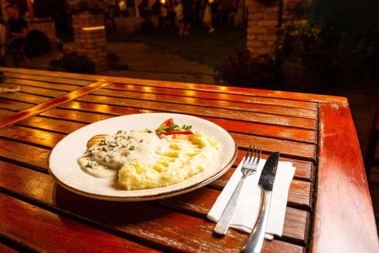 Piept de Pui cu Sos Gorgonzola Roni Q livezeni tg.mureș târgu mureș restaurant mureș delivery livrare terasă terasz Pizza mureș Pizza mures Restaurant Mureș Restaurant mures Pizza Livezeni Restaurant Livezeni ibănești ibanesti maiad nyomat nyomát Corunca Koronka Marosvásárhely Poienița poienita Agard Agárd Vendéglő Pizzázó házhozszállítás Sânișor Sanisor crispy burger mâncare tradițională ciorbă ciorbe meniul zilei platou platouri salată salate supă supe