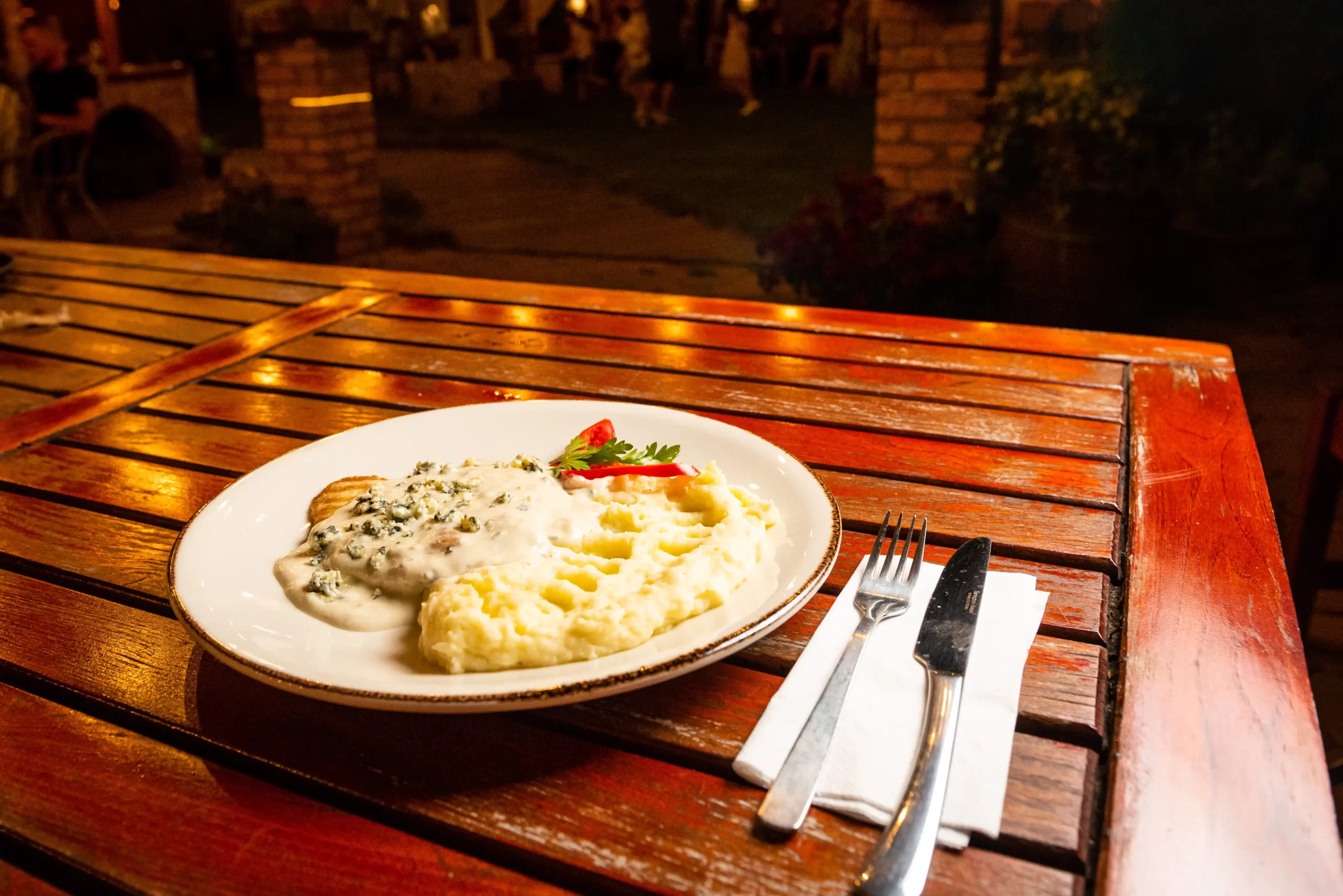 Piept de Pui cu Sos Gorgonzola Roni Q livezeni tg.mureș târgu mureș restaurant mureș delivery livrare terasă terasz Pizza mureș Pizza mures Restaurant Mureș Restaurant mures Pizza Livezeni Restaurant Livezeni ibănești ibanesti maiad nyomat nyomát Corunca Koronka Marosvásárhely Poienița poienita Agard Agárd Vendéglő Pizzázó házhozszállítás Sânișor Sanisor crispy burger mâncare tradițională ciorbă ciorbe meniul zilei platou platouri salată salate supă supe