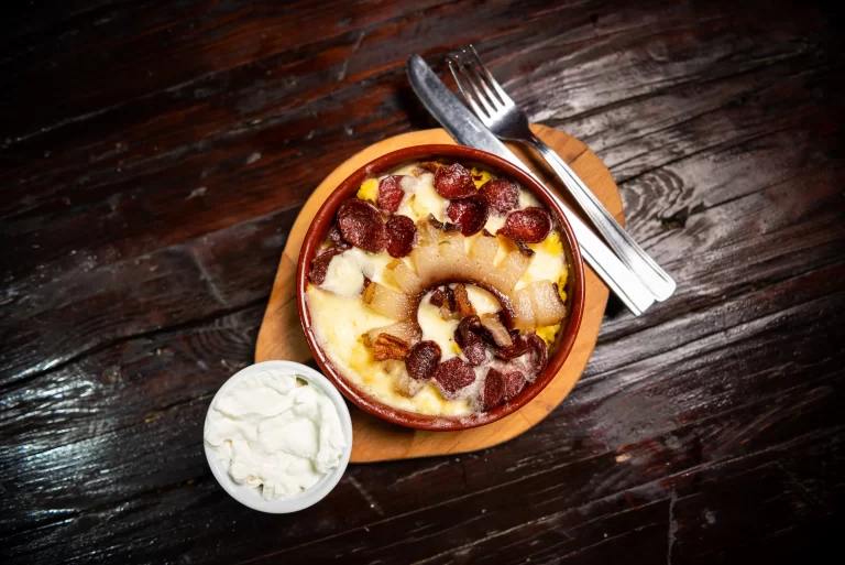 Mămăliguță cu Brânză Roni Q livezeni tg.mureș târgu mureș restaurant mureș delivery livrare terasă terasz Pizza mureș Pizza mures Restaurant Mureș Restaurant mures Pizza Livezeni Restaurant Livezeni ibănești ibanesti maiad nyomat nyomát Corunca Koronka Marosvásárhely Poienița poienita Agard Agárd Vendéglő Pizzázó házhozszállítás Sânișor Sanisor crispy burger mâncare tradițională ciorbă ciorbe meniul zilei platou platouri salată salate supă supe