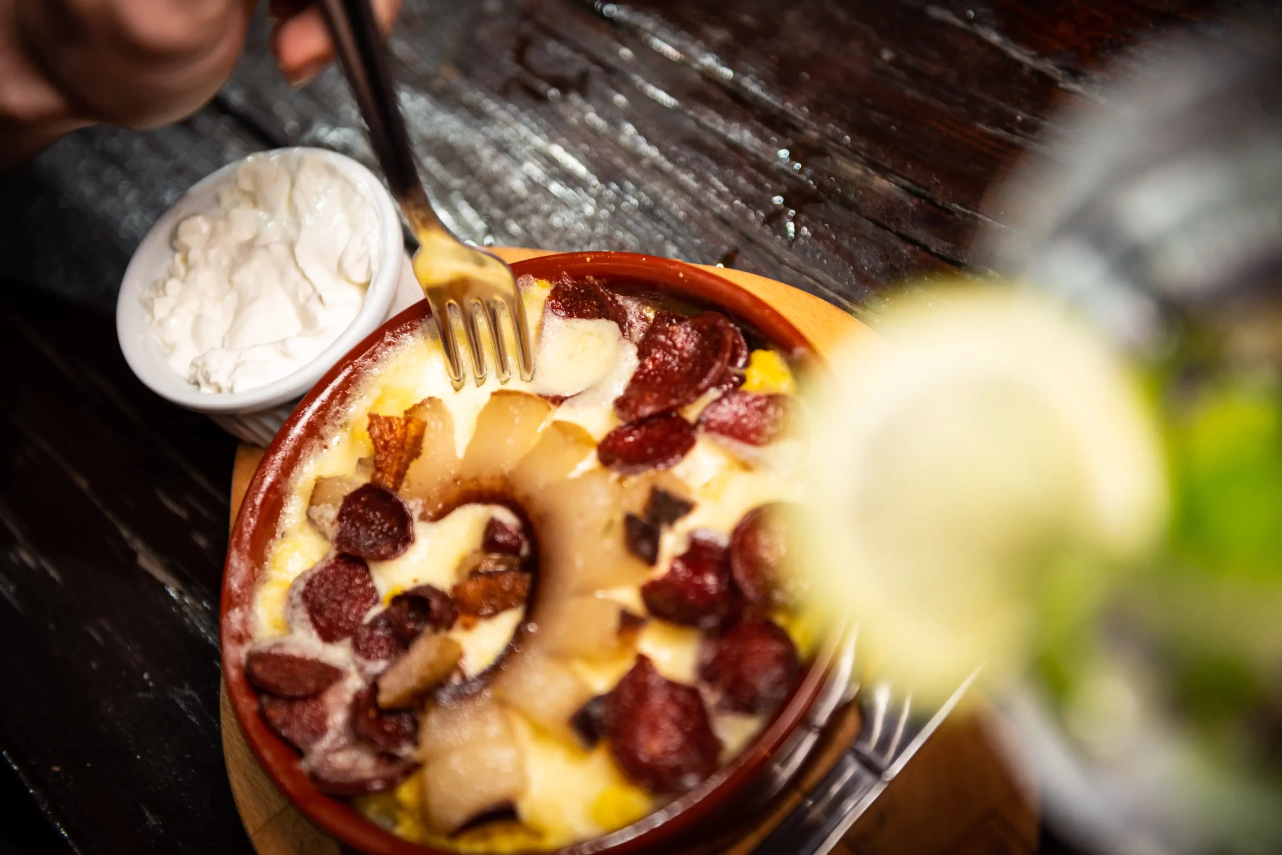 Mămăliguță cu Brânză Roni Q livezeni tg.mureș târgu mureș restaurant mureș delivery livrare terasă terasz Pizza mureș Pizza mures Restaurant Mureș Restaurant mures Pizza Livezeni Restaurant Livezeni ibănești ibanesti maiad nyomat nyomát Corunca Koronka Marosvásárhely Poienița poienita Agard Agárd Vendéglő Pizzázó házhozszállítás Sânișor Sanisor crispy burger mâncare tradițională ciorbă ciorbe meniul zilei platou platouri salată salate supă supe