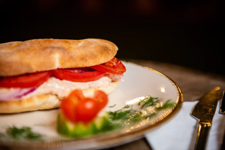 Homemade Ton Sandwich Roni Q livezeni tg.mureș târgu mureș restaurant mureș delivery livrare terasă terasz Pizza mureș Pizza mures Restaurant Mureș Restaurant mures Pizza Livezeni Restaurant Livezeni ibănești ibanesti maiad nyomat nyomát Corunca Koronka Marosvásárhely Poienița poienita Agard Agárd Vendéglő Pizzázó házhozszállítás Sânișor Sanisor crispy burger mâncare tradițională ciorbă ciorbe meniul zilei platou platouri salată salate supă supe