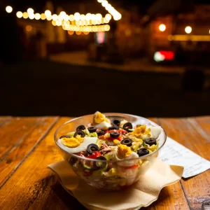 Salată Ton Roni Q livezeni tg.mureș târgu mureș restaurant mureș delivery livrare terasă terasz Pizza mureș Pizza mures Restaurant Mureș Restaurant mures Pizza Livezeni Restaurant Livezeni ibănești ibanesti maiad nyomat nyomát Corunca Koronka Marosvásárhely Poienița poienita Agard Agárd Vendéglő Pizzázó házhozszállítás Sânișor Sanisor crispy burger mâncare tradițională ciorbă ciorbe meniul zilei platou platouri salată salate supă supe