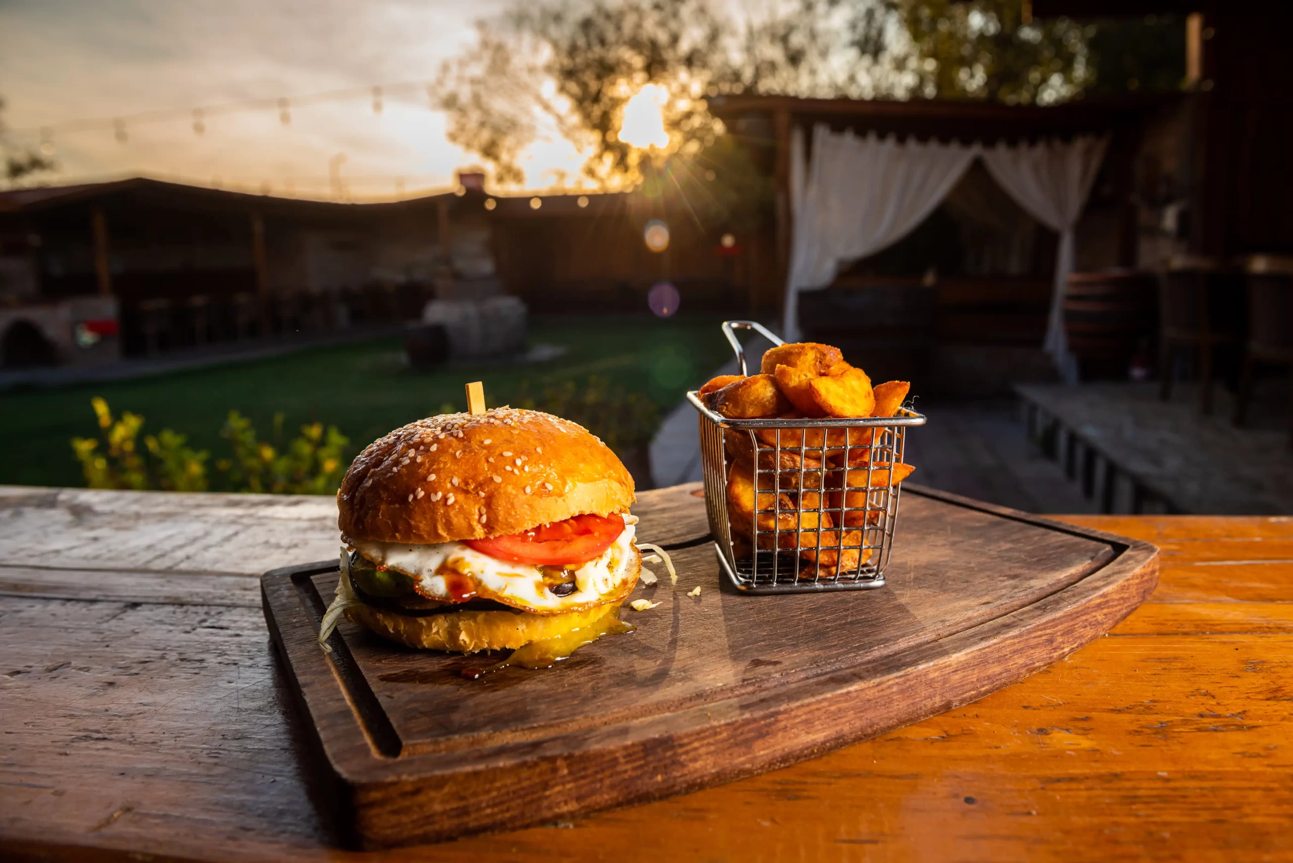 Vegie Burger Roni Q livezeni tg.mureș târgu mureș restaurant mureș delivery livrare terasă terasz Pizza mureș Pizza mures Restaurant Mureș Restaurant mures Pizza Livezeni Restaurant Livezeni ibănești ibanesti maiad nyomat nyomát Corunca Koronka Marosvásárhely Poienița poienita Agard Agárd Vendéglő Pizzázó házhozszállítás Sânișor Sanisor crispy burger mâncare tradițională ciorbă ciorbe meniul zilei platou platouri salată salate supă supe