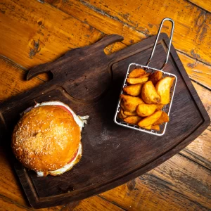 Vegie Burger Roni Q livezeni tg.mureș târgu mureș restaurant mureș delivery livrare terasă terasz Pizza mureș Pizza mures Restaurant Mureș Restaurant mures Pizza Livezeni Restaurant Livezeni ibănești ibanesti maiad nyomat nyomát Corunca Koronka Marosvásárhely Poienița poienita Agard Agárd Vendéglő Pizzázó házhozszállítás Sânișor Sanisor crispy burger mâncare tradițională ciorbă ciorbe meniul zilei platou platouri salată salate supă supe