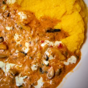 Papricaș de Ciuperci cu Mămăliguță Roni Q livezeni tg.mureș târgu mureș restaurant mureș delivery livrare terasă terasz Pizza mureș Pizza mures Restaurant Mureș Restaurant mures Pizza Livezeni Restaurant Livezeni ibănești ibanesti maiad nyomat nyomát Corunca Koronka Marosvásárhely Poienița poienita Agard Agárd Vendéglő Pizzázó házhozszállítás Sânișor Sanisor crispy burger mâncare tradițională ciorbă ciorbe meniul zilei platou platouri salată salate supă supe