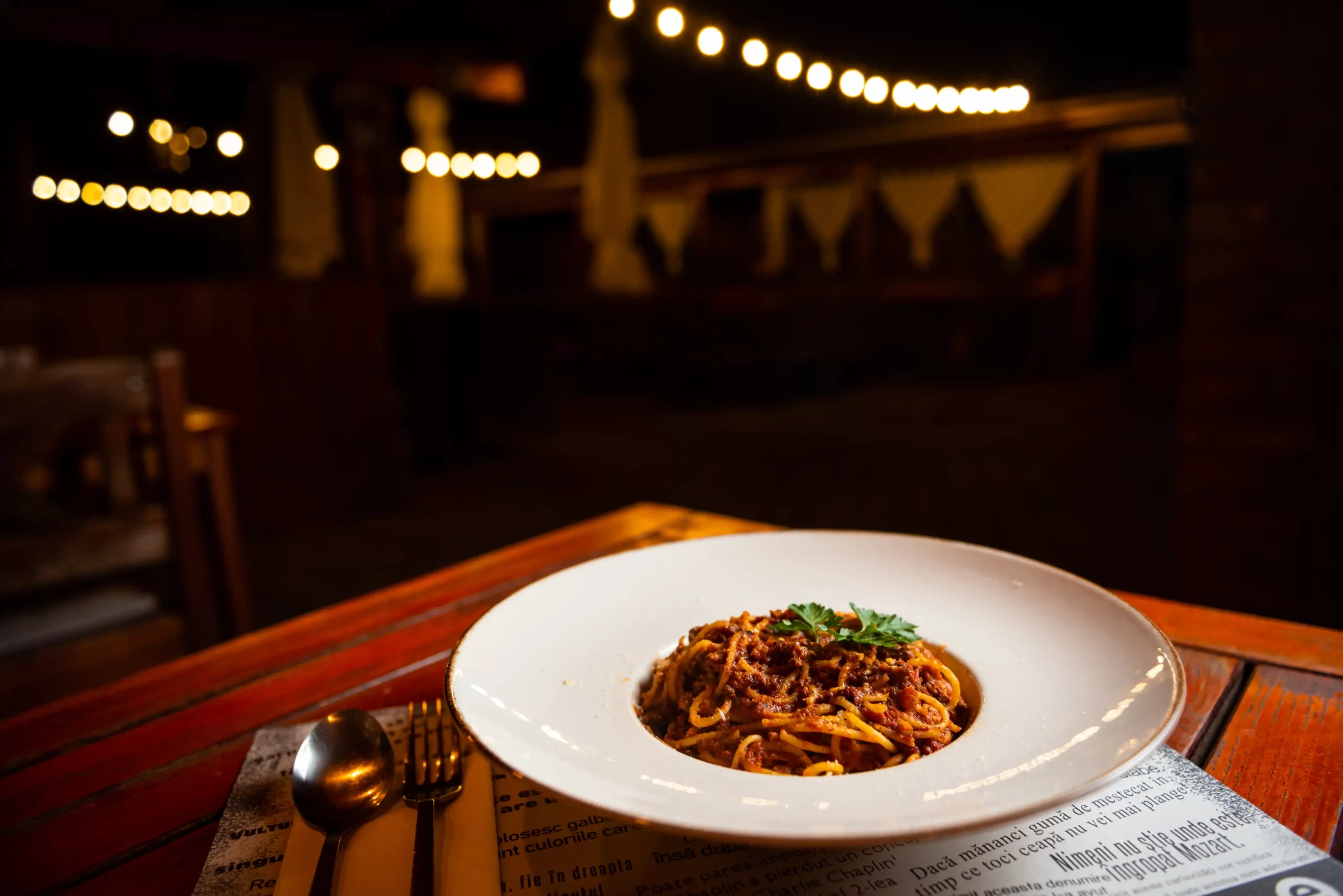 Spaghette bolognese cu Carne de Vită Roni Q livezeni tg.mureș târgu mureș restaurant mureș delivery livrare terasă terasz Pizza mureș Pizza mures Restaurant Mureș Restaurant mures Pizza Livezeni Restaurant Livezeni ibănești ibanesti maiad nyomat nyomát Corunca Koronka Marosvásárhely Poienița poienita Agard Agárd Vendéglő Pizzázó házhozszállítás Sânișor Sanisor crispy burger mâncare tradițională ciorbă ciorbe meniul zilei platou platouri salată salate supă supe