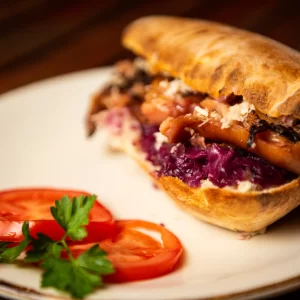 Sandwich cu ciolan Roni Q livezeni tg.mureș târgu mureș restaurant mureș delivery livrare terasă terasz Pizza mureș Pizza mures Restaurant Mureș Restaurant mures Pizza Livezeni Restaurant Livezeni ibănești ibanesti maiad nyomat nyomát Corunca Koronka Marosvásárhely Poienița poienita Agard Agárd Vendéglő Pizzázó házhozszállítás Sânișor Sanisor crispy burger mâncare tradițională ciorbă ciorbe meniul zilei platou platouri salată salate supă supe