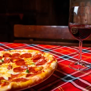 Pizza Diavolo Roni Q livezeni tg.mureș târgu mureș restaurant mureș delivery livrare terasă terasz Pizza mureș Pizza mures Restaurant Mureș Restaurant mures Pizza Livezeni Restaurant Livezeni ibănești ibanesti maiad nyomat nyomát Corunca Koronka Marosvásárhely Poienița poienita Agard Agárd Vendéglő Pizzázó házhozszállítás Sânișor Sanisor crispy burger mâncare tradițională ciorbă ciorbe meniul zilei platou platouri salată salate supă supe