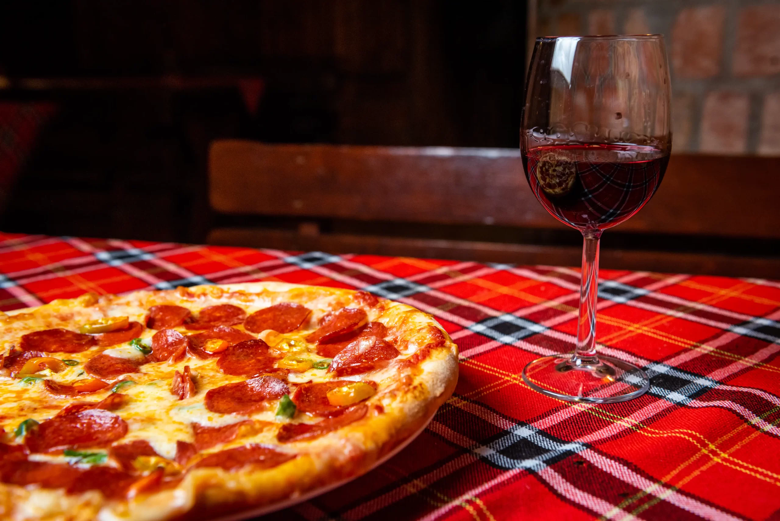 Pizza Diavolo Roni Q livezeni tg.mureș târgu mureș restaurant mureș delivery livrare terasă terasz Pizza mureș Pizza mures Restaurant Mureș Restaurant mures Pizza Livezeni Restaurant Livezeni ibănești ibanesti maiad nyomat nyomát Corunca Koronka Marosvásárhely Poienița poienita Agard Agárd Vendéglő Pizzázó házhozszállítás Sânișor Sanisor crispy burger mâncare tradițională ciorbă ciorbe meniul zilei platou platouri salată salate supă supe