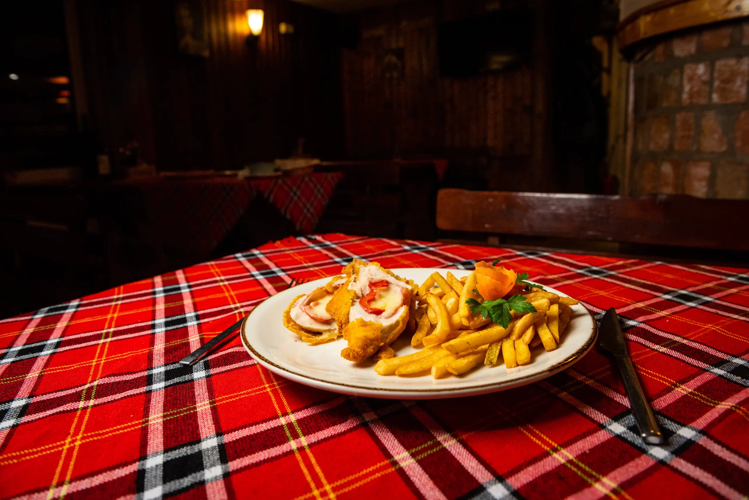 Cordon Bleu de Pui Cordon bleu din cotlet de porc Roni Q livezeni tg.mureș târgu mureș restaurant mureș delivery livrare terasă terasz Pizza mureș Pizza mures Restaurant Mureș Restaurant mures Pizza Livezeni Restaurant Livezeni ibănești ibanesti maiad nyomat nyomát Corunca Koronka Marosvásárhely Poienița poienita Agard Agárd Vendéglő Pizzázó házhozszállítás Sânișor Sanisor crispy burger mâncare tradițională ciorbă ciorbe meniul zilei platou platouri salată salate supă supe