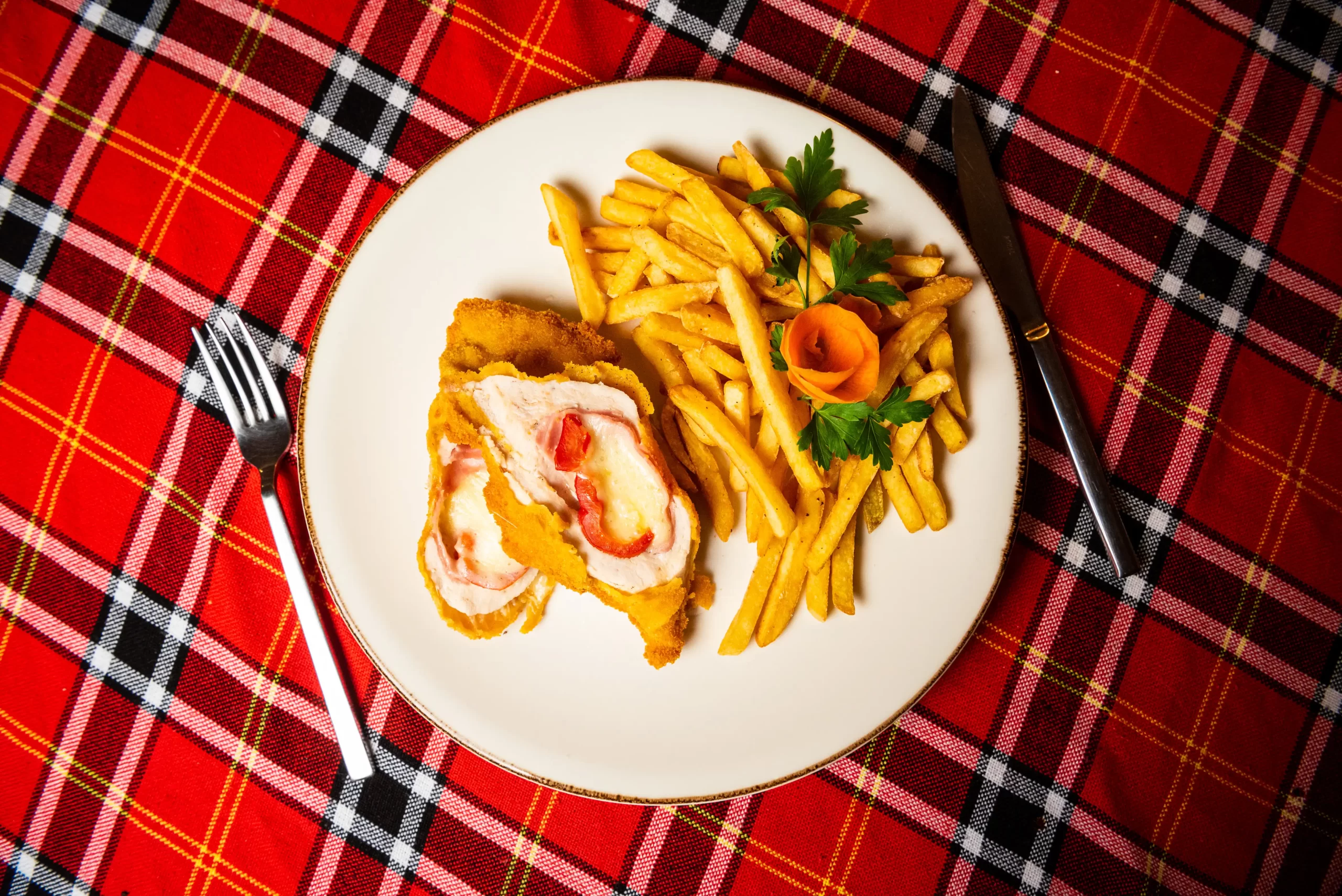 Cordon Bleu de Pui Cordon bleu din cotlet de porc Roni Q livezeni tg.mureș târgu mureș restaurant mureș delivery livrare terasă terasz Pizza mureș Pizza mures Restaurant Mureș Restaurant mures Pizza Livezeni Restaurant Livezeni ibănești ibanesti maiad nyomat nyomát Corunca Koronka Marosvásárhely Poienița poienita Agard Agárd Vendéglő Pizzázó házhozszállítás Sânișor Sanisor crispy burger mâncare tradițională ciorbă ciorbe meniul zilei platou platouri salată salate supă supe