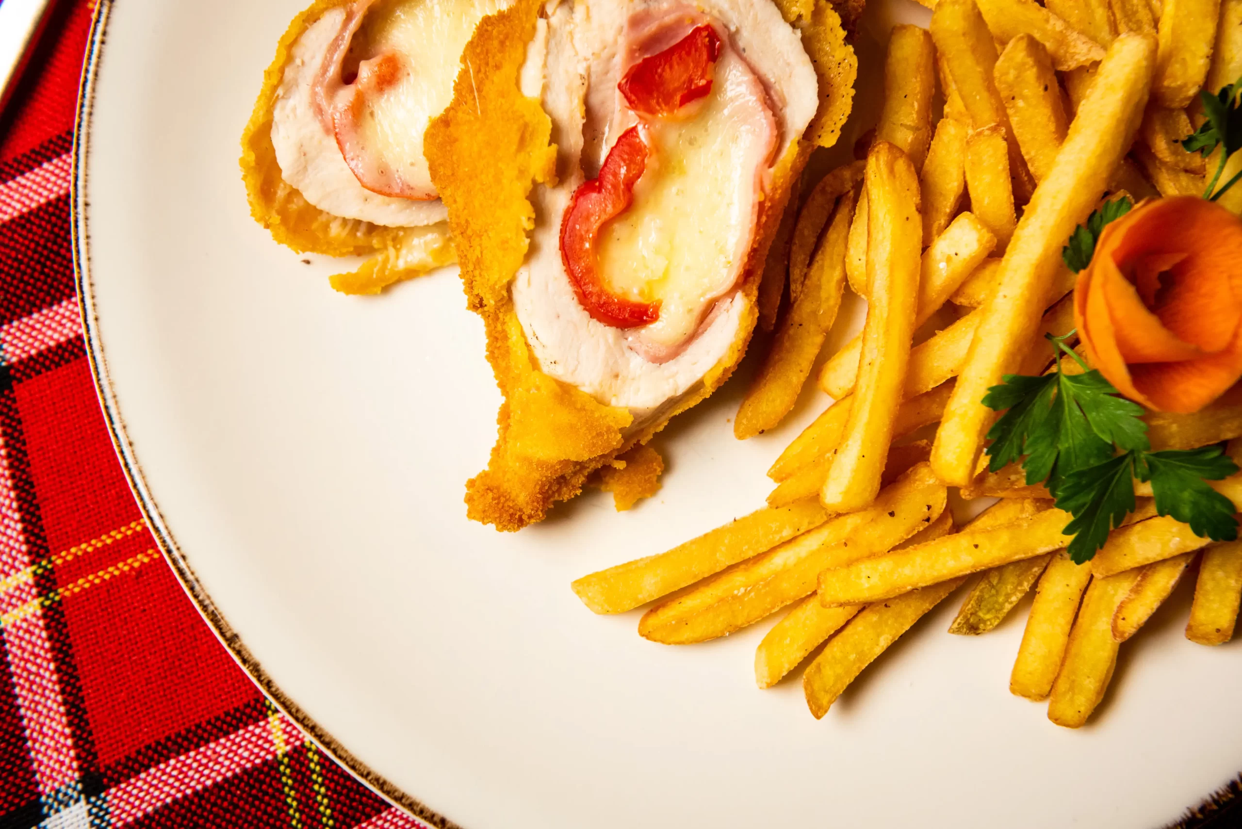 Cordon Bleu de Pui Cordon bleu din cotlet de porc Roni Q livezeni tg.mureș târgu mureș restaurant mureș delivery livrare terasă terasz Pizza mureș Pizza mures Restaurant Mureș Restaurant mures Pizza Livezeni Restaurant Livezeni ibănești ibanesti maiad nyomat nyomát Corunca Koronka Marosvásárhely Poienița poienita Agard Agárd Vendéglő Pizzázó házhozszállítás Sânișor Sanisor crispy burger mâncare tradițională ciorbă ciorbe meniul zilei platou platouri salată salate supă supe