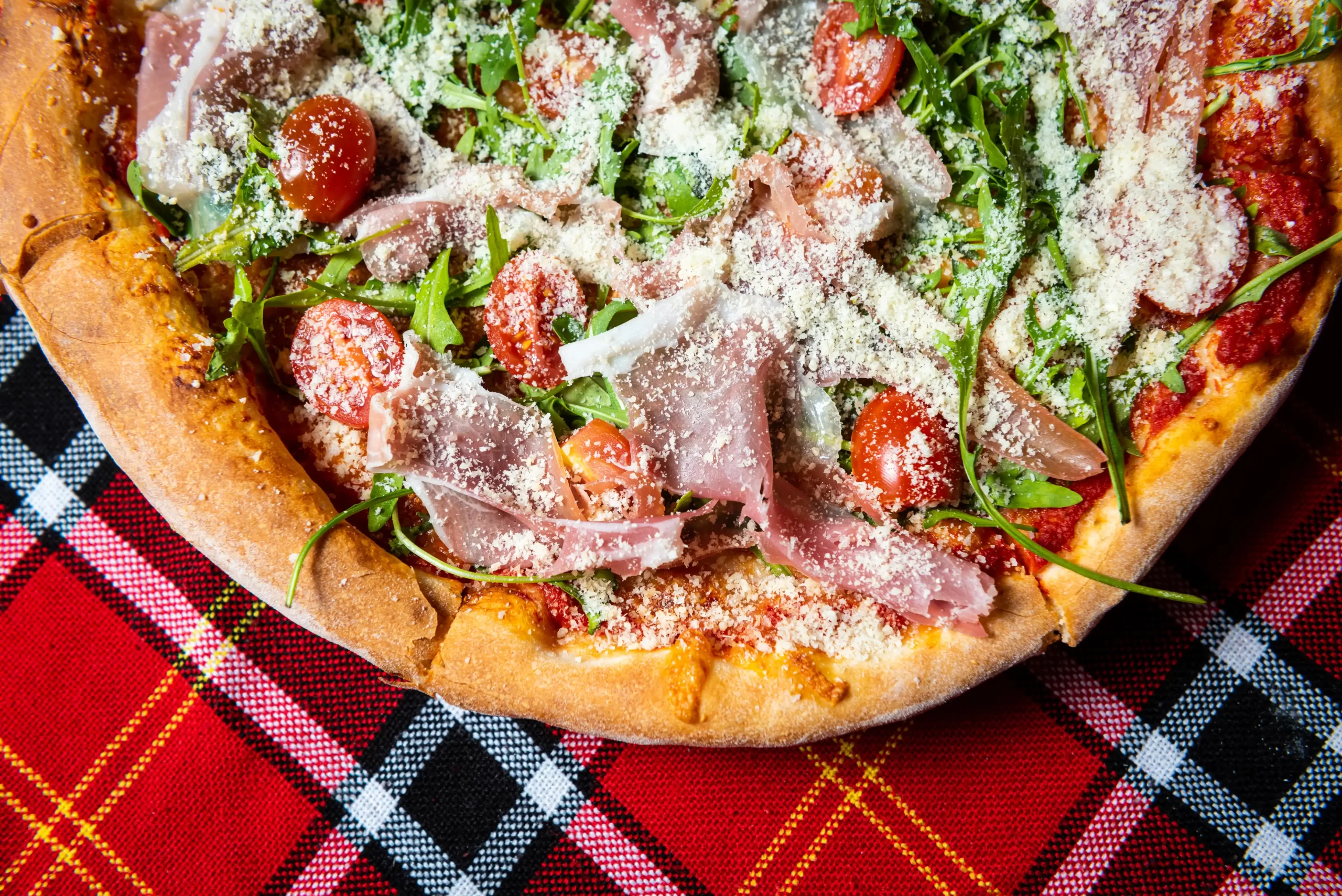 Pizza Prosciutto Crudo Roni Q livezeni tg.mureș târgu mureș restaurant mureș delivery livrare terasă terasz Pizza mureș Pizza mures Restaurant Mureș Restaurant mures Pizza Livezeni Restaurant Livezeni ibănești ibanesti maiad nyomat nyomát Corunca Koronka Marosvásárhely Poienița poienita Agard Agárd Vendéglő Pizzázó házhozszállítás Sânișor Sanisor crispy burger mâncare tradițională ciorbă ciorbe meniul zilei platou platouri salată salate supă supe
