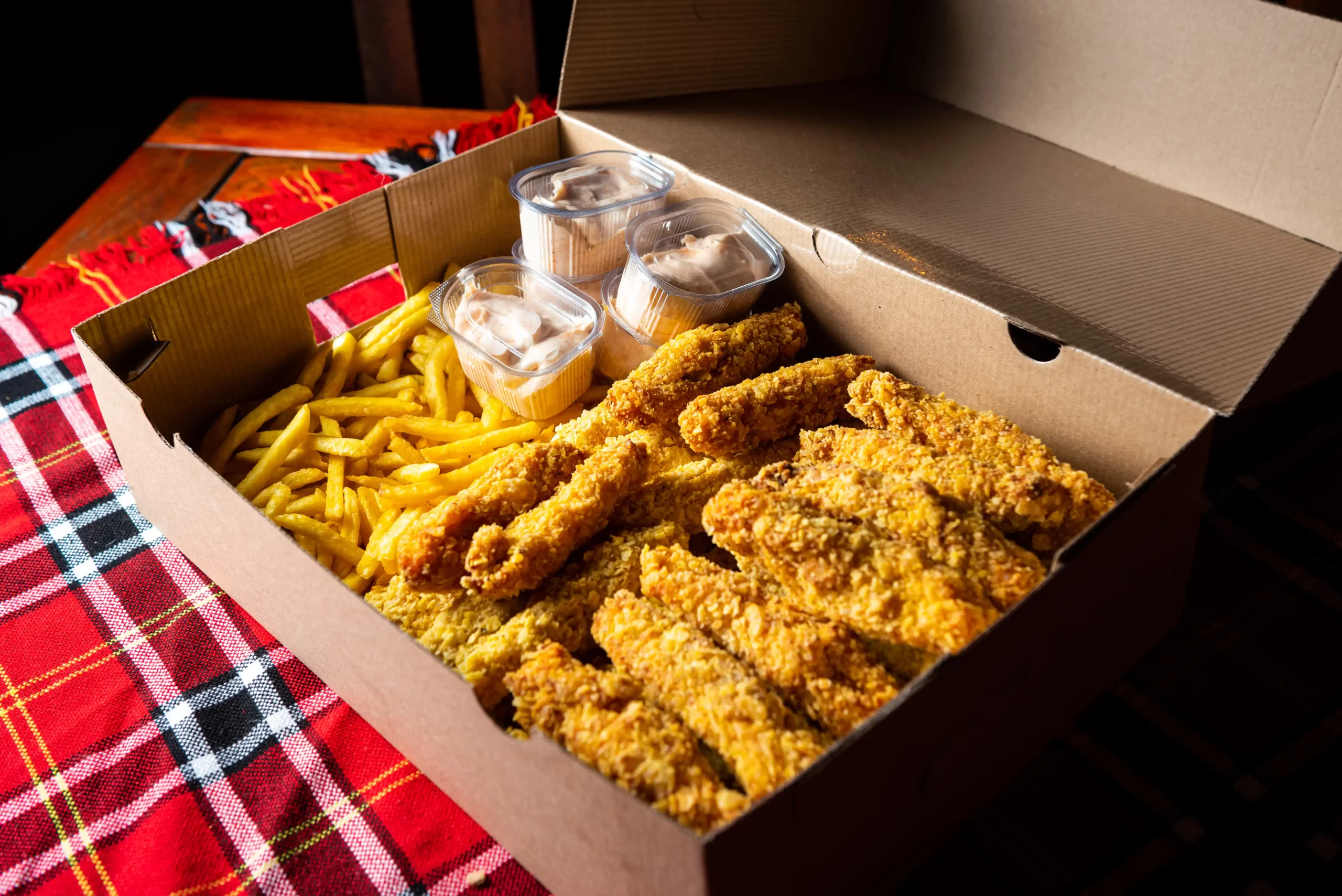 40 Chicken Challenge Bucket Roni Q livezeni tg.mureș târgu mureș restaurant mureș delivery livrare terasă terasz Pizza mureș Pizza mures Restaurant Mureș Restaurant mures Pizza Livezeni Restaurant Livezeni ibănești ibanesti maiad nyomat nyomát Corunca Koronka Marosvásárhely Poienița poienita Agard Agárd Vendéglő Pizzázó házhozszállítás Sânișor Sanisor crispy burger mâncare tradițională ciorbă ciorbe meniul zilei platou platouri salată salate supă supe
