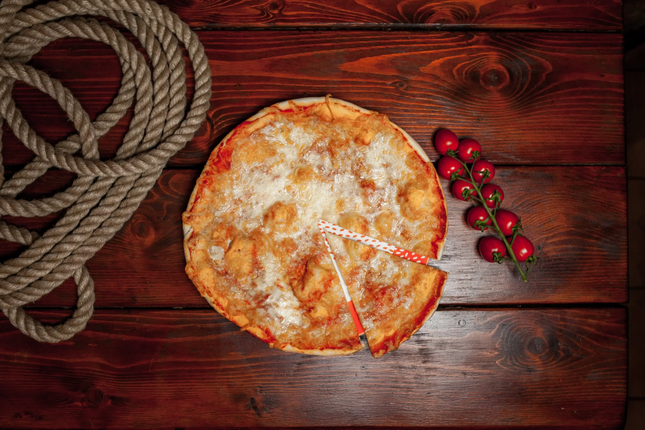 Pizza margherita Roni Q livezeni tg.mureș târgu mureș restaurant mureș delivery livrare terasă terasz Pizza mureș Pizza mures Restaurant Mureș Restaurant mures Pizza Livezeni Restaurant Livezeni ibănești ibanesti maiad nyomat nyomát Corunca Koronka Marosvásárhely Poienița poienita Agard Agárd Vendéglő Pizzázó házhozszállítás Sânișor Sanisor crispy burger mâncare tradițională ciorbă ciorbe meniul zilei platou platouri salată salate supă supe