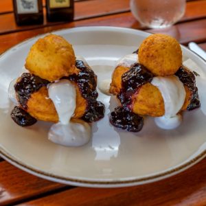 Papanași cu Smântână și Fructe de Pădure Roni Q livezeni tg.mureș târgu mureș restaurant mureș delivery livrare terasă terasz Pizza mureș Pizza mures Restaurant Mureș Restaurant mures Pizza Livezeni Restaurant Livezeni ibănești ibanesti maiad nyomat nyomát Corunca Koronka Marosvásárhely Poienița poienita Agard Agárd Vendéglő Pizzázó házhozszállítás Sânișor Sanisor crispy burger mâncare tradițională ciorbă ciorbe meniul zilei platou platouri salată salate supă supe