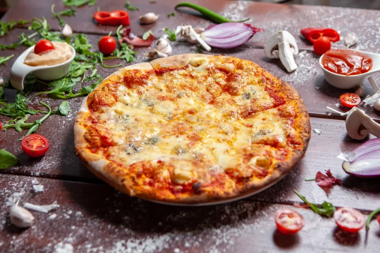 Pizza Quatro Formagi Roni Q livezeni tg.mureș târgu mureș restaurant mureș delivery livrare terasă terasz Pizza mureș Pizza mures Restaurant Mureș Restaurant mures Pizza Livezeni Restaurant Livezeni ibănești ibanesti maiad nyomat nyomát Corunca Koronka Marosvásárhely Poienița poienita Agard Agárd Vendéglő Pizzázó házhozszállítás Sânișor Sanisor crispy burger mâncare tradițională ciorbă ciorbe meniul zilei platou platouri salată salate supă supe