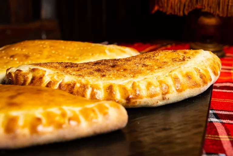 Palaneț cu Brânză Palaneț Roni Q livezeni tg.mureș târgu mureș restaurant mureș delivery livrare terasă terasz Pizza mureș Pizza mures Restaurant Mureș Restaurant mures Pizza Livezeni Restaurant Livezeni ibănești ibanesti maiad nyomat nyomát Corunca Koronka Marosvásárhely Poienița poienita Agard Agárd Vendéglő Pizzázó házhozszállítás Sânișor Sanisor crispy burger mâncare tradițională ciorbă ciorbe meniul zilei platou platouri salată salate supă supe