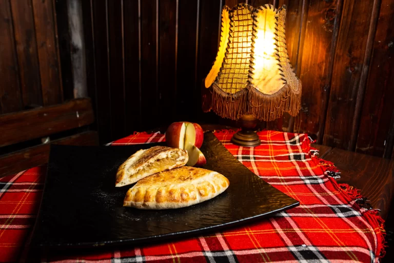 Palaneț cu Mere Palaneț Roni Q livezeni tg.mureș târgu mureș restaurant mureș delivery livrare terasă terasz Pizza mureș Pizza mures Restaurant Mureș Restaurant mures Pizza Livezeni Restaurant Livezeni ibănești ibanesti maiad nyomat nyomát Corunca Koronka Marosvásárhely Poienița poienita Agard Agárd Vendéglő Pizzázó házhozszállítás Sânișor Sanisor crispy burger mâncare tradițională ciorbă ciorbe meniul zilei platou platouri salată salate supă supe