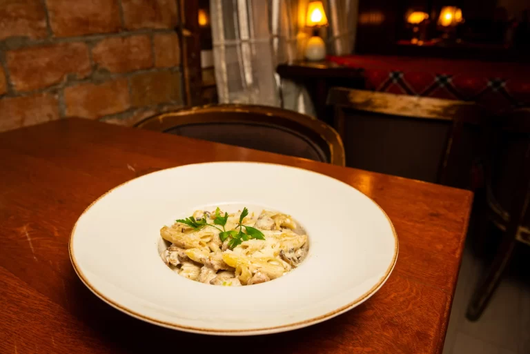 Penne cu Pui și Ciuperci Spaghette Bolognese cu Carne de Vită Roni Q livezeni tg.mureș târgu mureș restaurant mureș delivery livrare terasă terasz Pizza mureș Pizza mures Restaurant Mureș Restaurant mures Pizza Livezeni Restaurant Livezeni ibănești ibanesti maiad nyomat nyomát Corunca Koronka Marosvásárhely Poienița poienita Agard Agárd Vendéglő Pizzázó házhozszállítás Sânișor Sanisor crispy burger mâncare tradițională ciorbă ciorbe meniul zilei platou platouri salată salate supă supe