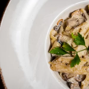 Penne cu Pui și Ciuperci Spaghette Bolognese cu Carne de Vită Roni Q livezeni tg.mureș târgu mureș restaurant mureș delivery livrare terasă terasz Pizza mureș Pizza mures Restaurant Mureș Restaurant mures Pizza Livezeni Restaurant Livezeni ibănești ibanesti maiad nyomat nyomát Corunca Koronka Marosvásárhely Poienița poienita Agard Agárd Vendéglő Pizzázó házhozszállítás Sânișor Sanisor crispy burger mâncare tradițională ciorbă ciorbe meniul zilei platou platouri salată salate supă supe