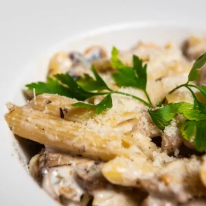 Penne cu Pui și Ciuperci Spaghette Bolognese cu Carne de Vită Roni Q livezeni tg.mureș târgu mureș restaurant mureș delivery livrare terasă terasz Pizza mureș Pizza mures Restaurant Mureș Restaurant mures Pizza Livezeni Restaurant Livezeni ibănești ibanesti maiad nyomat nyomát Corunca Koronka Marosvásárhely Poienița poienita Agard Agárd Vendéglő Pizzázó házhozszállítás Sânișor Sanisor crispy burger mâncare tradițională ciorbă ciorbe meniul zilei platou platouri salată salate supă supe