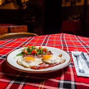 Ochiuri cu Bacon Roni Q livezeni tg.mureș târgu mureș restaurant mureș delivery livrare terasă terasz Pizza mureș Pizza mures Restaurant Mureș Restaurant mures Pizza Livezeni Restaurant Livezeni ibănești ibanesti maiad nyomat nyomát Corunca Koronka Marosvásárhely Poienița poienita Agard Agárd Vendéglő Pizzázó házhozszállítás Sânișor Sanisor crispy burger mâncare tradițională ciorbă ciorbe meniul zilei platou platouri salată salate supă supe